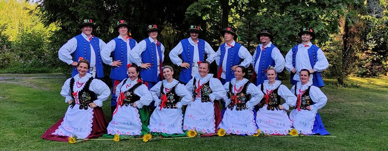 Zespół Pieśni i Tańca Patria w strojach ludowych